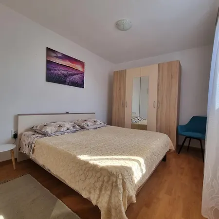 Mimi - Airport Apartment *