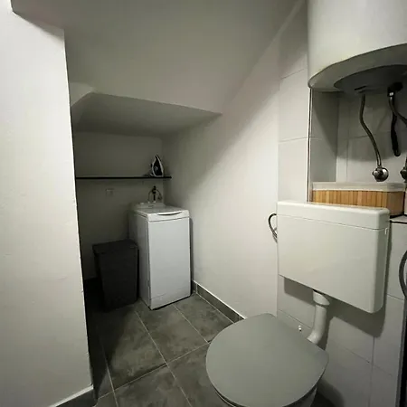 Mimi - Airport * Pula