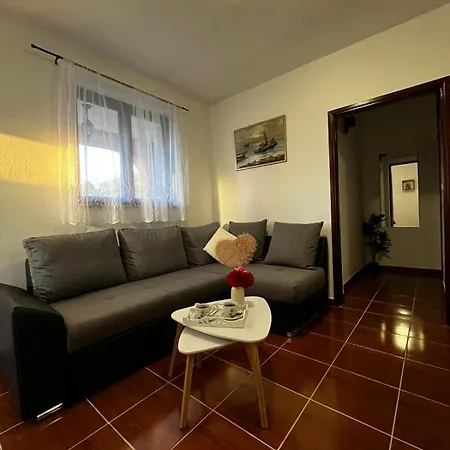 Mimi - Airport Apartment Pula