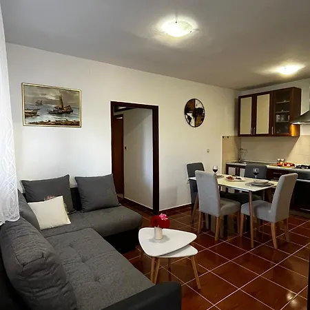 Mimi - Airport Apartment Pula