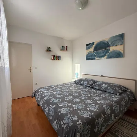 Mimi - Airport Apartment