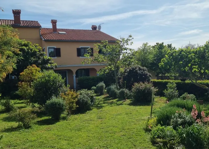 Mimi - Airport Apartment