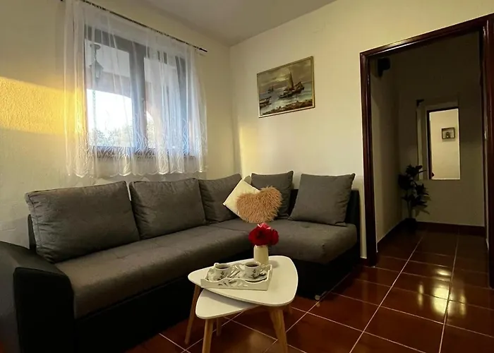 Mimi - Airport Apartment Pula