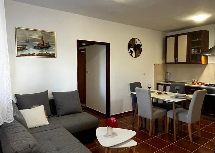 Mimi - Airport Apartman Póla