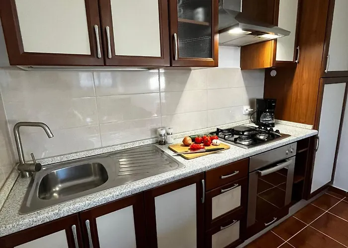 Mimi - Airport Apartment